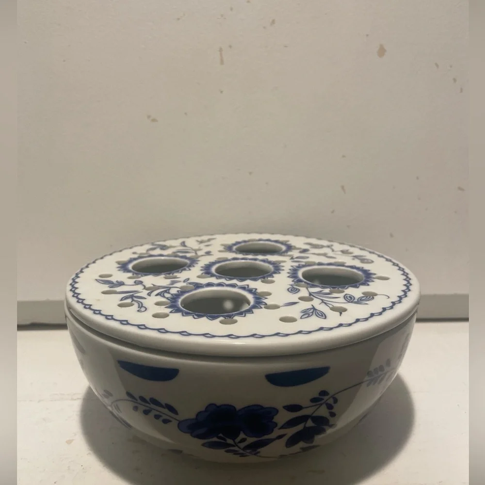 Vintage MAM Motlahedeh Blue and White Floral Ceramic Flower Frog - Picture 1 of 12